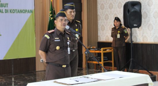 Kajari Madina Lantik Kacabjari Madina Di Kotanopan