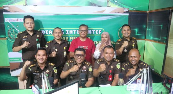 Kejari Madina Konsisten Laksanakan Penyuluhan Hukum lewat Program ” Jaksa Di Radio Start 102,6 FM Panyabungan ” 