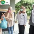 Putra/i Dan Menantu Bupati Labura Bagikan Sembako Kepada Warga Kurang Mampu