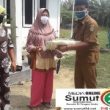 Penghulu Akar Belingkar Rohil Timbul Jaya Bagikan Sembako Dan Alkes Ke Warga Kurang Mampu