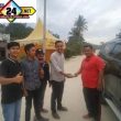 Firiadi Kades Mahato Bersama Himpunan Mahasiswa Mahato Bagikan Ta’jil Bagi Pengendara Di Km-11