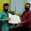 Kades Payung Sekaki Bambang Sudianto, SH Terima Secara Simbolis Akte Kelahiran ,KK ,KTP Dari Disdukcapil Rohul