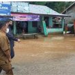 Drs.H.Abdul Haris ,S.Sos.M.Si  Plh Bupati Rohul ,” Tinjau Langsung Korban Banjir Desa Rambah Tengah Hulu