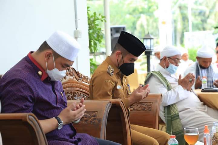 Bupati Labura Serahkan Zakat Harta Wagubsu H Musa Rajeckshah – Sumut24.net