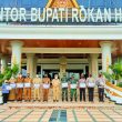 Bupati Rohul H. Sukiman Berikan Penghargaan kepada 3 Kecamatan ,” Dinilai Kerja keras dalam Percepatan Serapan Vaksinasi
