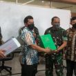 TIM PENYIDIK KONEKSITAS PADA JAKSA AGUNG MUDA PIDANA MILITER TELAH MENYERAHKAN TANGGUNGJAWAB DUA BERKAS PERKARA DAN  DUA ORANG TERSANGA KEPADA ODITUR MILITER TINGGI (KAOTMILTI) II JAKARTA