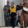KABID PELAYANAN PENCATATAN SIPIL NIAS BARAT MEMBERIKAN PELAYANAN YANG BAIK KEPADA KAKEK UNTUK MENDAPATKAN KTP