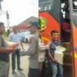 Kapolres Rohul AKBP Pangucap Priyo Soegito ,S.IK. MH Menyerahkan Langsung Bantuan Sosial Kepada Sopir Bus
