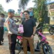 Momentum Ramadhan Berkah, Dipimpin Iptu Ulik Iwanto, Personil Polsek Tandun Bagikan Puluhan Takjil Pada Masyarakat