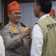 Bupati Rokan Hulu Pasang Bet Dan Rompi ,” Launching 328 Polisi RW Polres Rohul